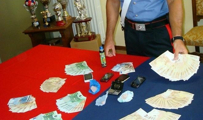 Pusher malato di slot Spacciava e giocava: preso