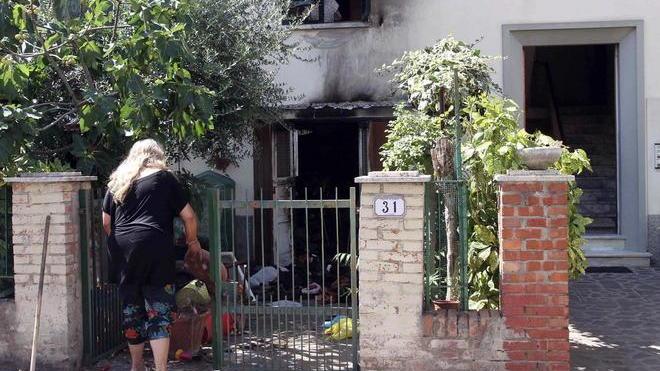Intossicato nel garage in fiamme