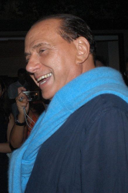 Villa Certosa, Berlusconi cade e si fa male a una spalla e a un polso 