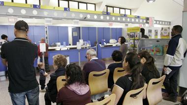 Dipendente delle Poste rubava i pacchi