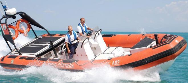 In sette, con due bimbi a bordo, in balia delle onde: salvati dalla Capitaneria 