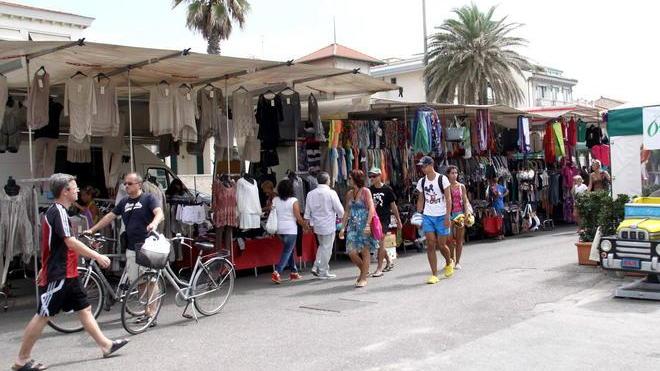 Scontro tra gli ambulanti della Passeggiata