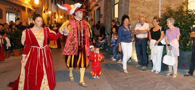 È la notte del corteo del Palio 
