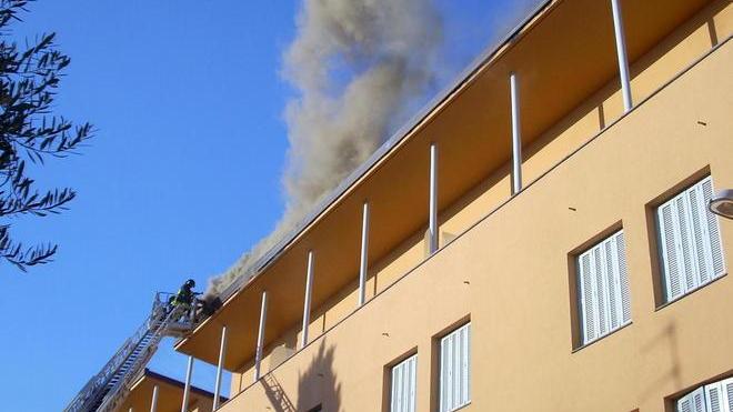 Agibile tutto il palazzo colpito dal fuoco