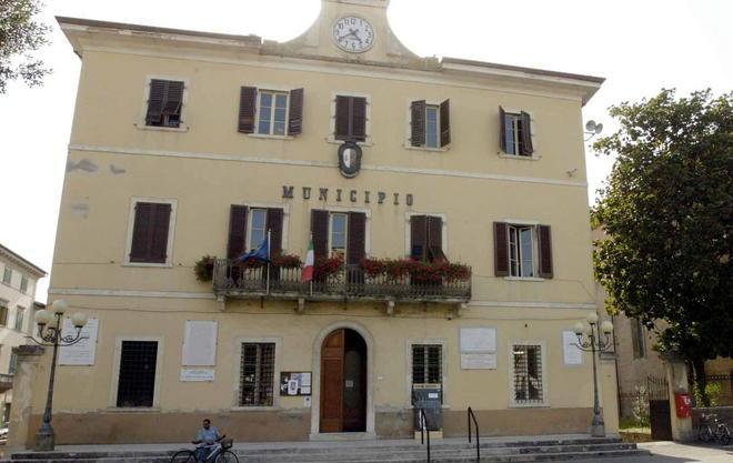 Al mercato settimanale ci sono dodici posti liberi