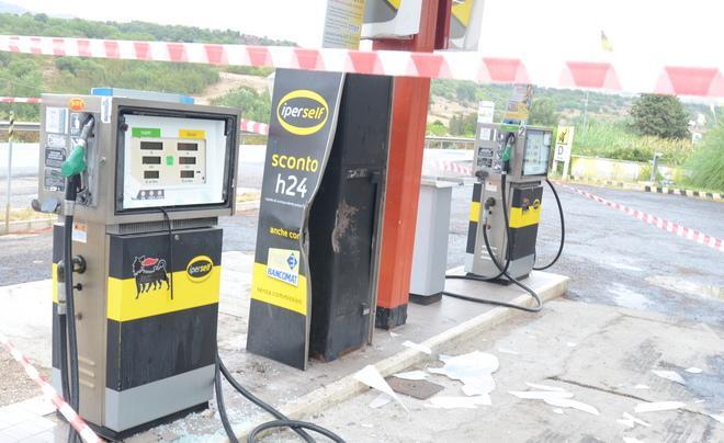 Esplosivo per fare saltare la cassa del distributore 