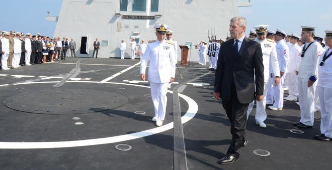 Lacrime e fiori sul relitto della “Roma” 