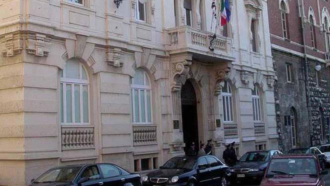 Via Gallinara: «Demolite quel palazzo» 