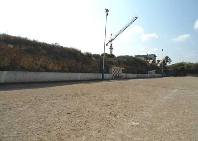 Via le erbacce e nuova recinzione al campo Occone