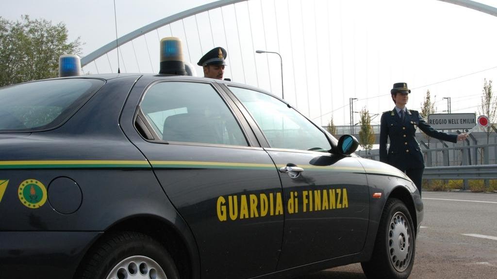 Associazione antiusura usata per evadere le tasse, 8 arresti