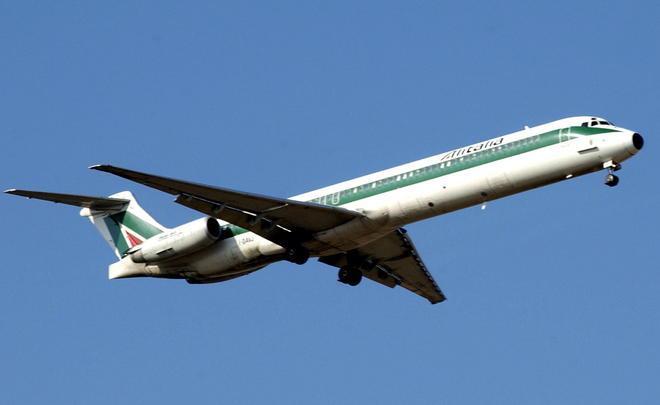 Alitalia taglia i voli a Cagliari e Alghero 