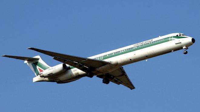 Alitalia taglia i voli a Cagliari e Alghero 