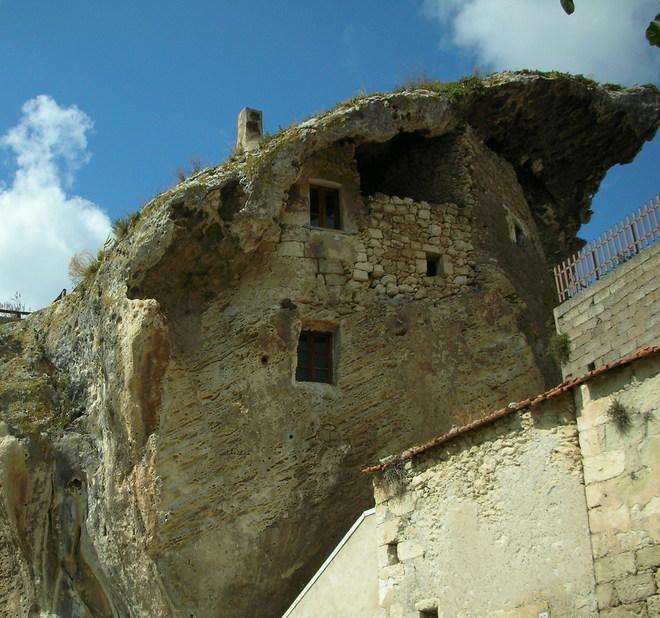 Nel cuore di Sedini c’è la domus de janas più amata dai turisti 
