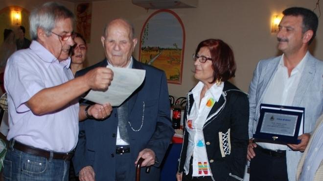 Tiu Antoni Loche, un “giovane” centenario che festeggia e racconta il diario della sua vita