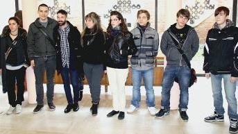 Ieri mattina la cerimonia in Rettorato. Qui sopra gli studenti che hanno realizzato i ritratti e, a destra, il rettore Pasquale Nappi taglia il nastro