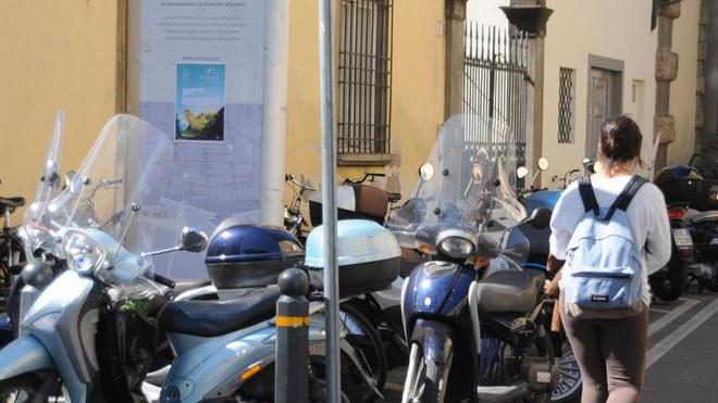 Mancano i parcheggi per gli scooter degli studenti