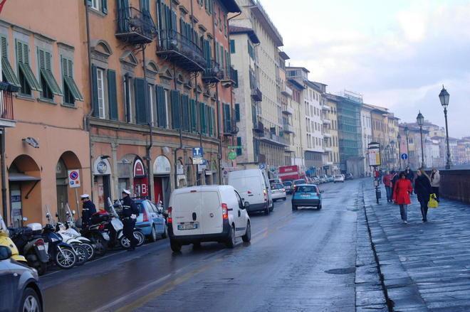 Lungarno Mediceo, nuova asfaltatura definitiva in arrivo 