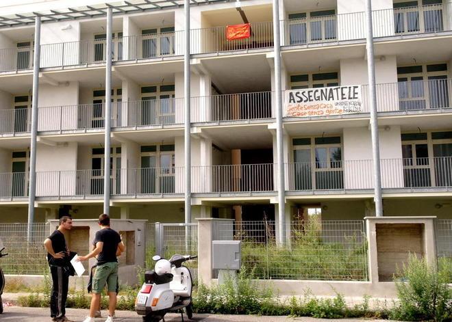In via Consani ci sono 42 alloggi vuoti da anni 