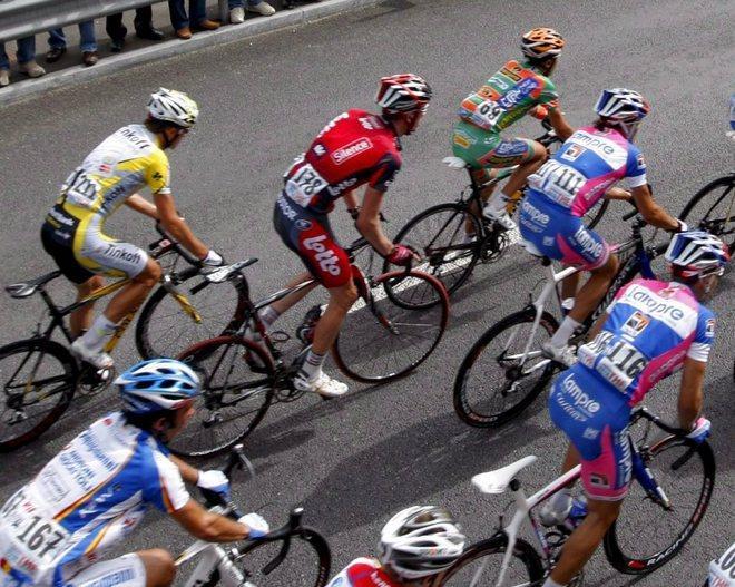 Tre ciclisti di Amore &amp; Vita rubano le bici da corsa 