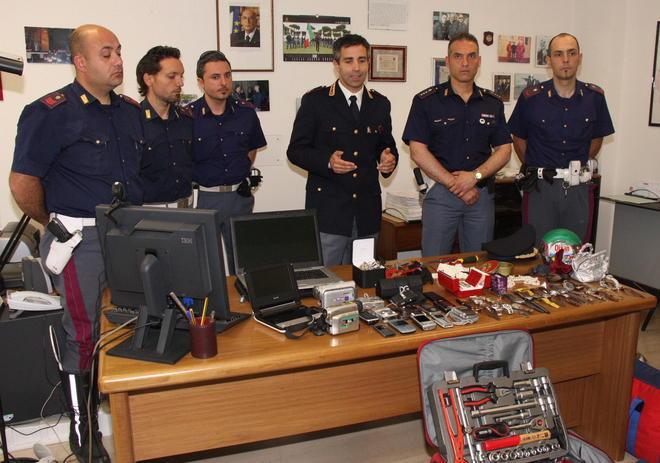 Gioielli rubati in mostra nel garage della polizia 