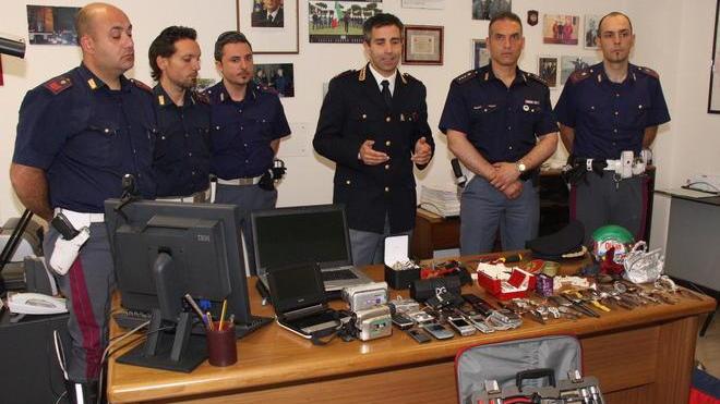 Gioielli rubati in mostra nel garage della polizia