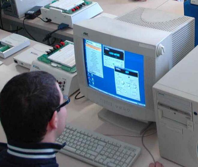 Scuola, contributo per pagarsi gli studi