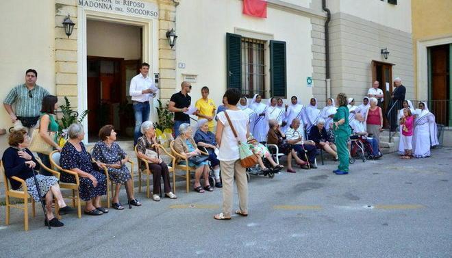 Nonni in festa le case di riposo si gemellano