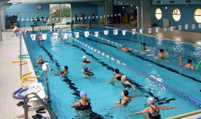 Piscina, apertura rinviata per un guasto 
