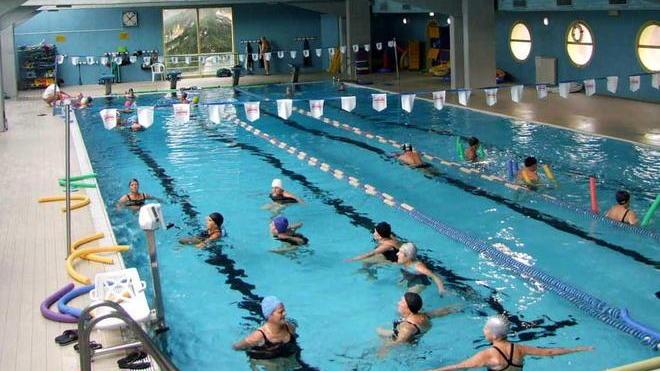 Piscina, apertura rinviata per un guasto