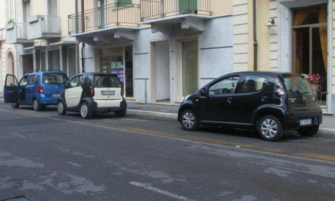 Tra buche e ostacoli la città è off limits per chi gira in bici 