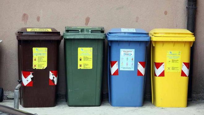 Raccolta rifiuti a singhiozzo dito puntato sulla ditta Aimeri