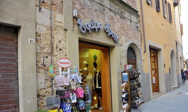 Negozi sempre aperti «Siamo una città d’arte»