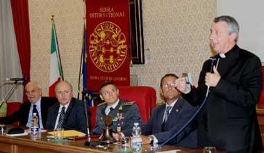 Il vescovo ricorda Berlinguer parlando di etica della politica 