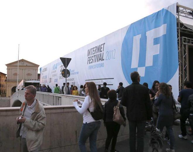 Internet Festival, il centro si riempie 