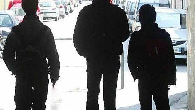 In tre uscivano dal Liceo per andare a scommettere