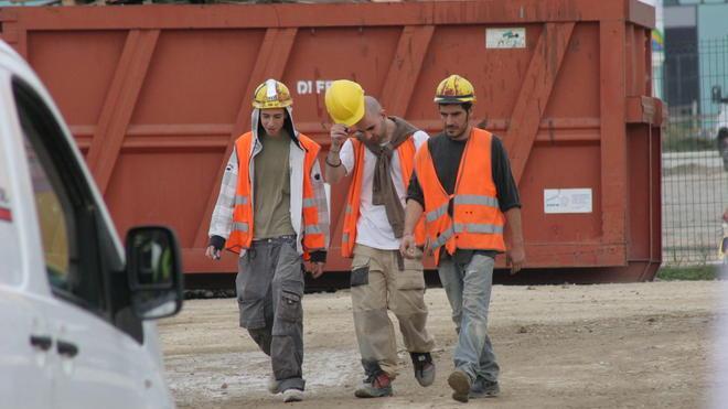 L’Asl batte il pugno sul tavolo: «Gli operai vanno pagati»