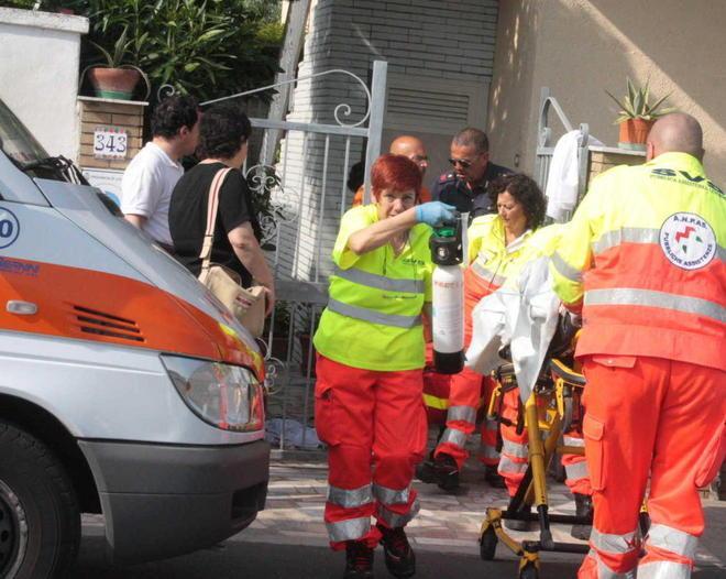 Il piedino si incastra nei raggi della bici, paura per bimba di 6 anni 