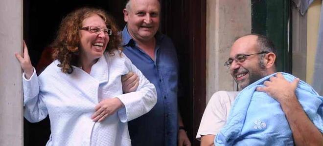 Partorisce in casa con il solo aiuto del marito 