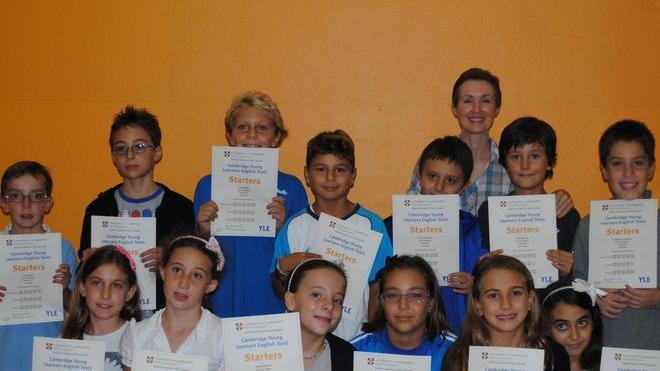 Diplomi del corso di inglese ai bambini della classe quarta