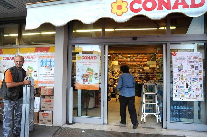 Furto al Conad del Nespolo, caccia ai ladri 