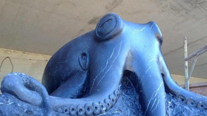 Una statua in onore del polpo Paul