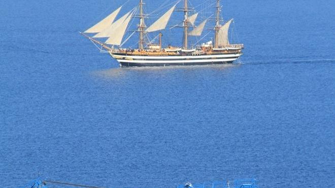 L’Amerigo Vespucci “sfiora” il relitto
