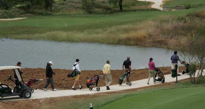 Campo di golf, «il Comune non ci aiuta» 