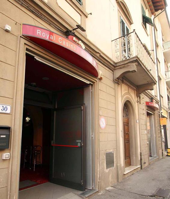 Gli rubano e poi picchiano suo zio «Ora basta, mi difenderò da solo» 