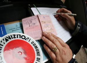 Condannata a pagare 40 verbali: 3.700 euro 