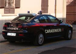Picchia e rapina la madre: arrestato dai carabinieri 