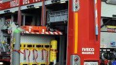 Cagnolino imprigionato in un tubo, salvato dai pompieri