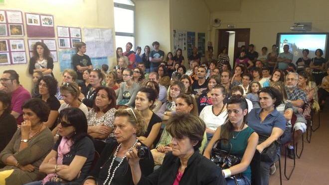 Raccolta di firme per far restare la preside