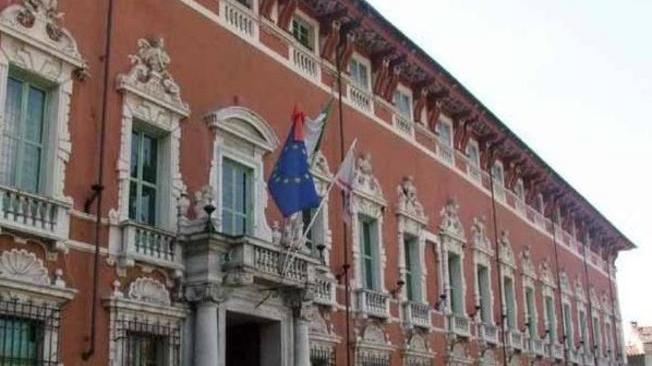 Abbuffate al bar? La Provincia querela Benedetti