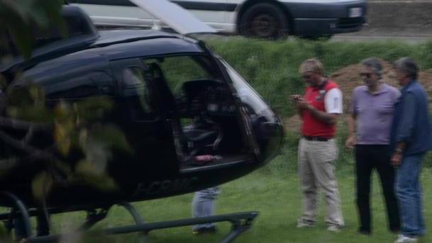 Bocelli atterra in Valdera con il suo nuovo elicottero